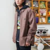 Camisa de manga larga con botones y bolsillos de carpintero, tallas asiáticas «Nuez de Brasil»