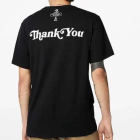 Camiseta de manga corta con estampado de letras del logotipo, color negro