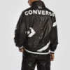 Chaqueta con capucha y logo deportiva informal Negra