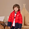 Chaqueta de plumón con capucha y forro polar con insignia del logotipo, tallas asiáticas «Rojo Negro»