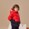 Chaqueta de plumón con capucha y forro polar con insignia del logotipo, tallas asiáticas «Rojo Negro»
