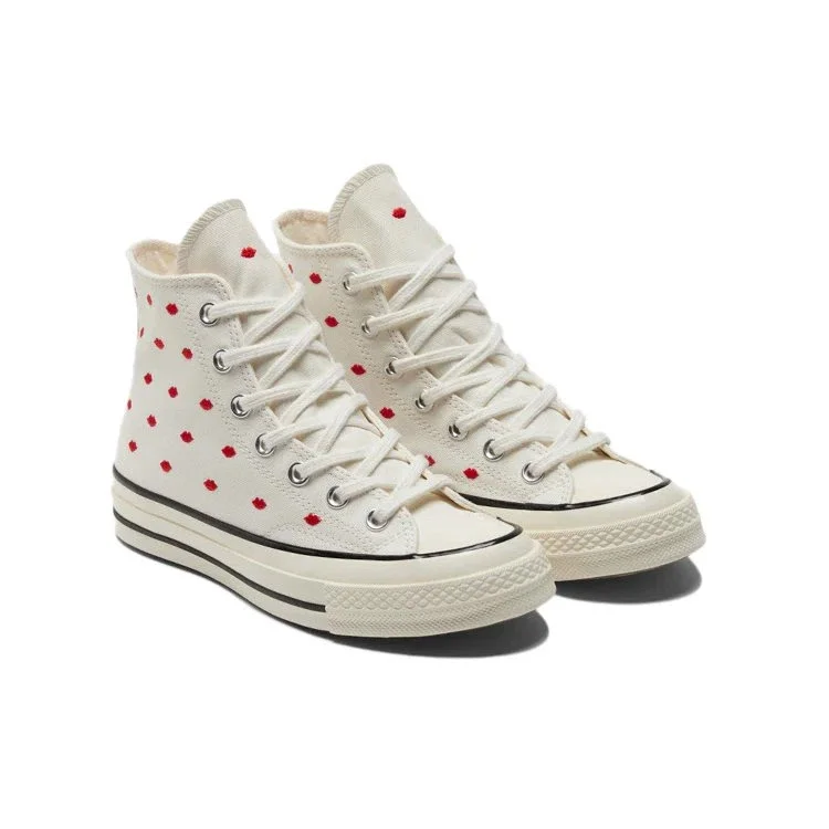 Chuck 70 Embroidered Lips High «Love Me – Vintage White» Chuck 70 Embroidered Lips High «Love Me – Vintage White»