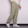 Pantalones casuales de hombre Converse de color liso, tejido y corte recto, gris claro y verde
