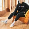 Sudadera con capucha de punto bordada con letras en colores contrastantes, color negro
